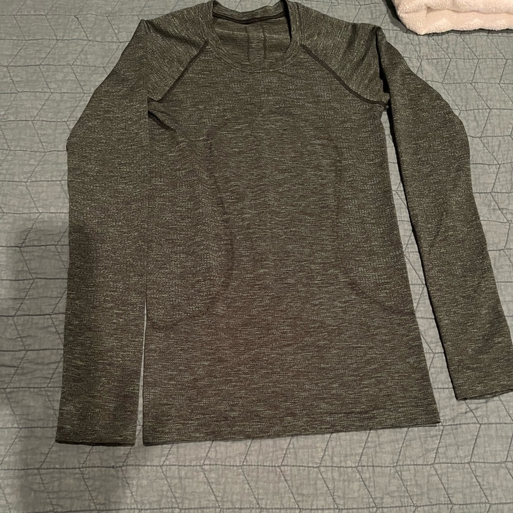 Lululemon Swiftly Tech long sleeve with thumb holes size 4
